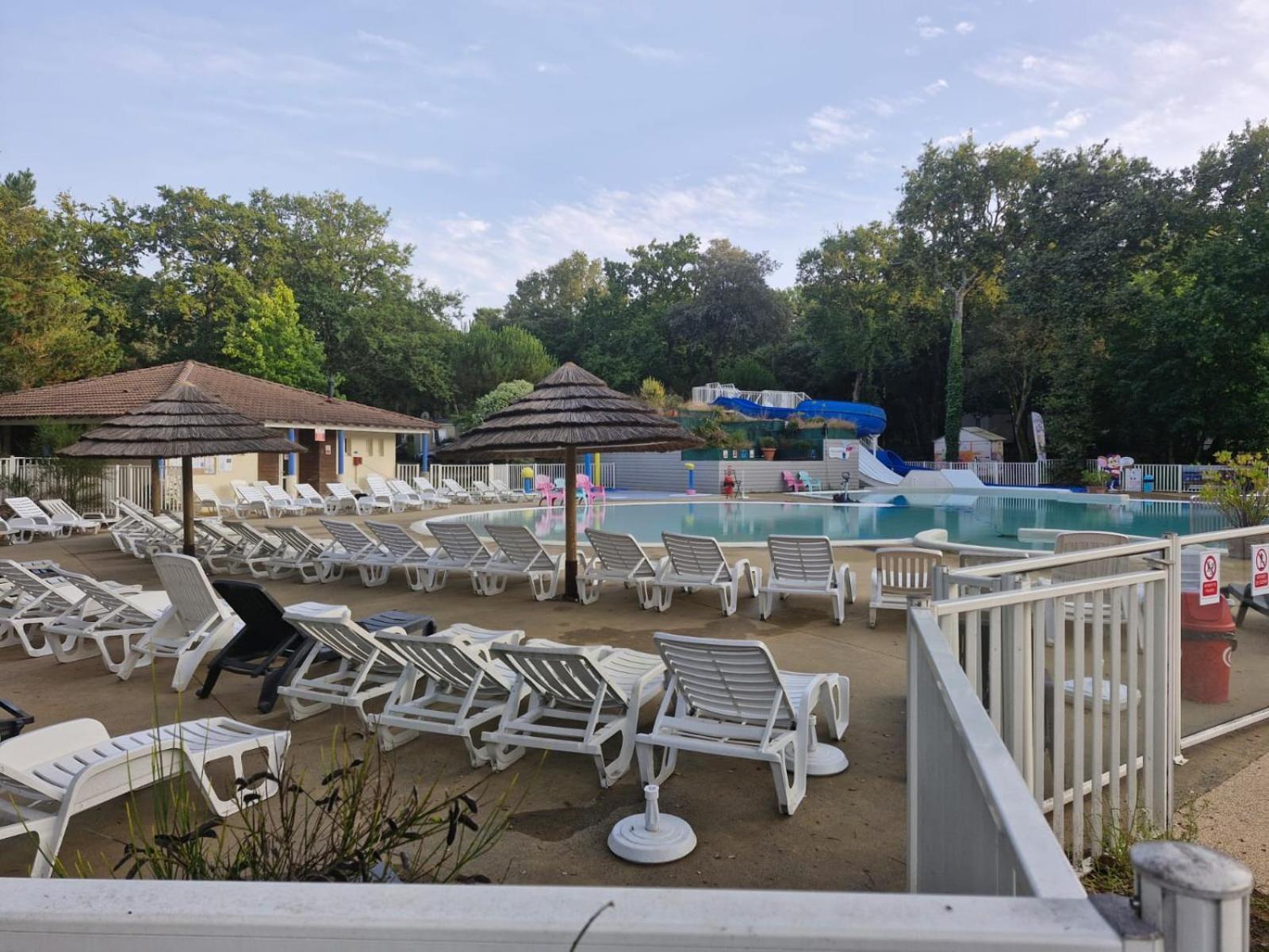 Campsite Superbe Mobil Proche De L'ocean Saint-Michel-Chef-Chef